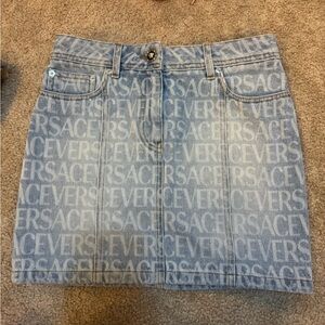 🩷 Versace All Over Denim Mini Skirt Size 38 🩷